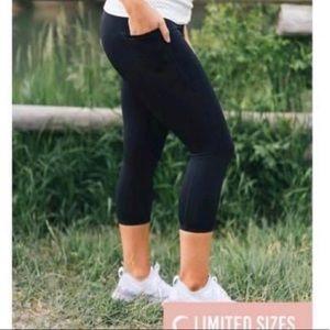 ZYIA Black Pocket Brilliant Hi-Rise Capri 20” NWT